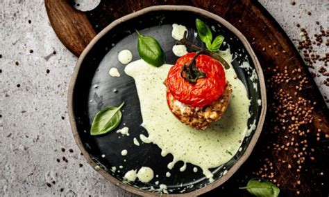 paradižnik z ajdovo kašo in feta sirom