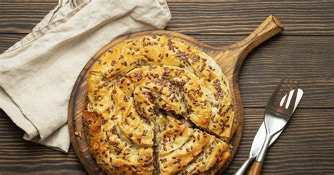 Tematska fotografija: sveže pečen burek
