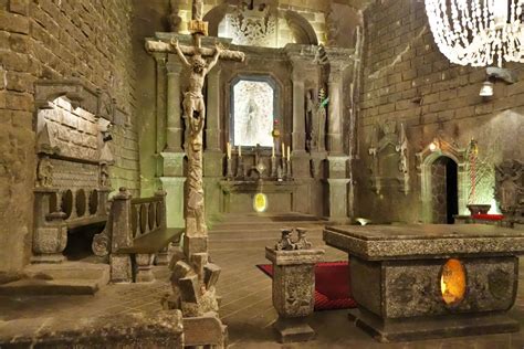 Fotografija podzemne kapele sv. Kinge v rudniku soli Wieliczka
