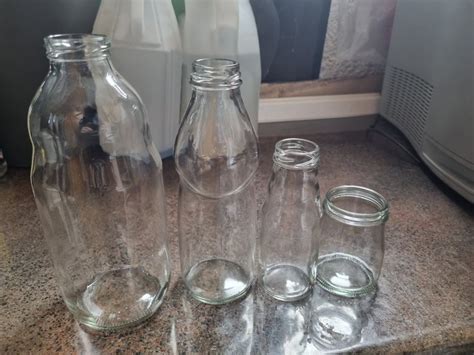 Prikaz različnih vrst zdroba v steklenih posodicah (pšenični, pirin, kamutov, koruzni)
