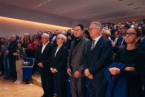 grafično prikazana števila zlatih priznanj in zvezd odličnosti