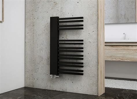 Pregled različnih vrst mok in škrobov z embalažo in cenami.