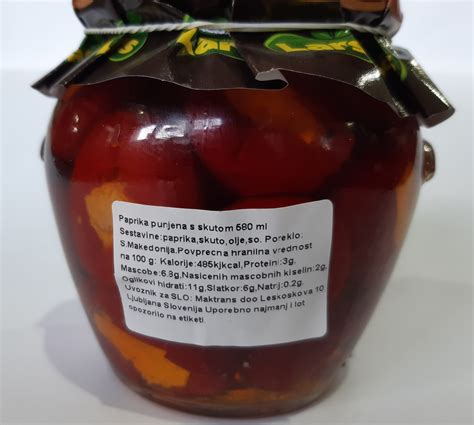 Sestavine za ovčji kulen: ovčetina, svinjina, začimbe (rdeča paprika, sol, česen)