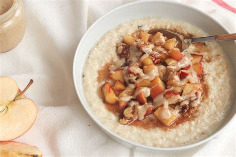 Zdjelica heljdine kaše s jabukom, cimetom i orasima