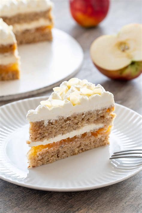 Pripravljena ajdova torta z jabolki