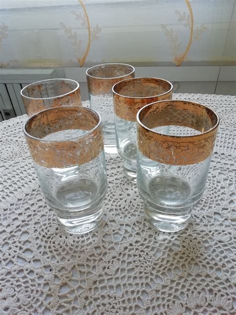 fotografija steriliziranih kozarcev z ajvarjem