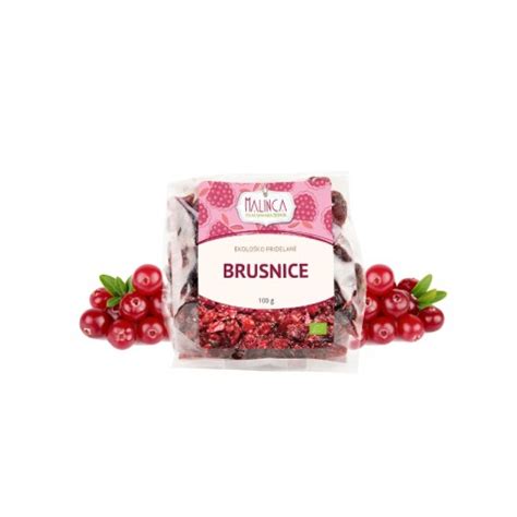 Sveže brusnice, jabolka, limone in praznične začimbe za marmelado