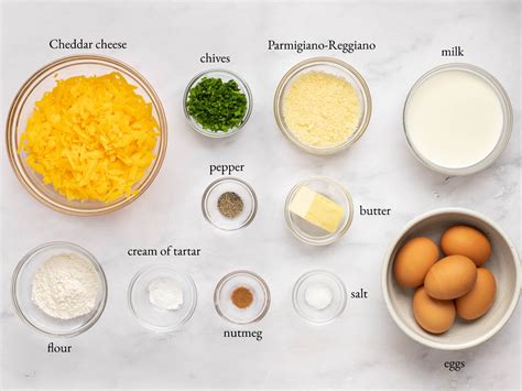 Infographic showing step-by-step process of mixing ingredients for yogurt souffle