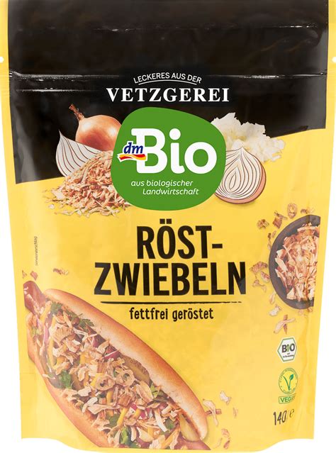 Pražena čebula, korenje in slanina za pasulj
