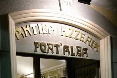 Fotografija prve Pizzerie Port'Alba ali zgodovinska slika picerije v ZDA