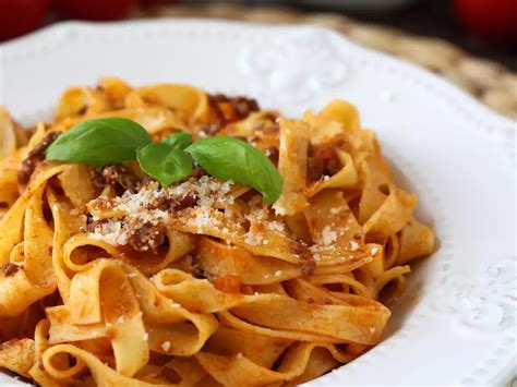 tagliatelle z ragujem alla Bolognese