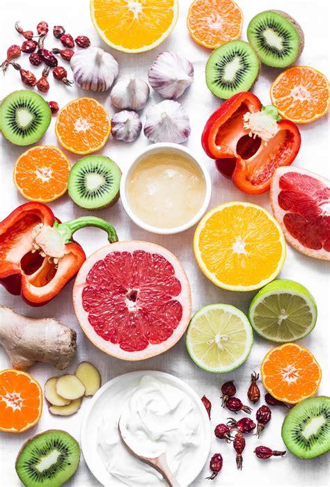 Infografika: živila bogata z vitaminom C in antioksidanti