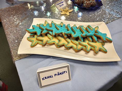 Ilustracija prazničnega peciva v obliki zvezd