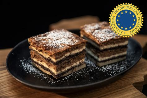 Prerez prekmurske gibanice, ki prikazuje štiri plasti nadevov