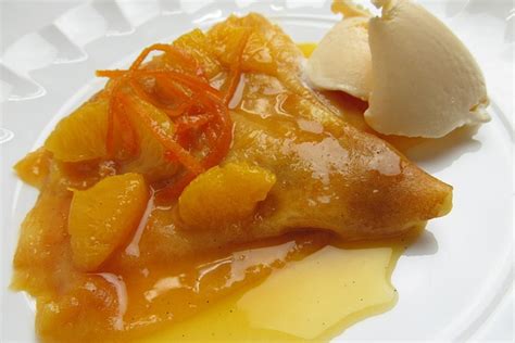 Fotografija palačinke Crêpe Suzette v plamenih