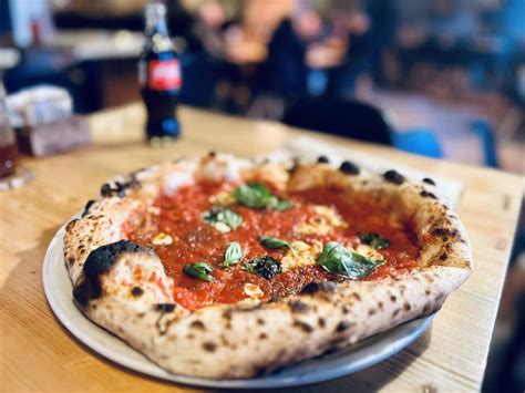 pogled na notranjost pizzerije Baffi House Of Pizza v Radovljici