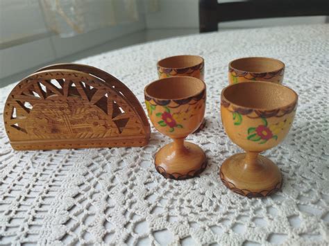 fotografija: tradicionalne lesene posodice za jajca