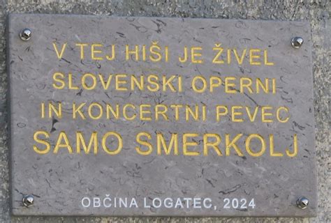 Fotografija spominske plošče ali pokopališča