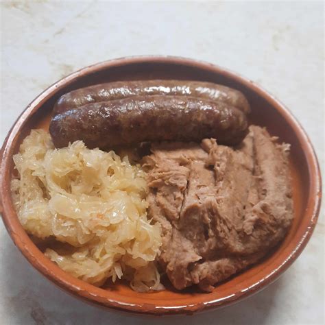 Fotografija tipične slovenske malice