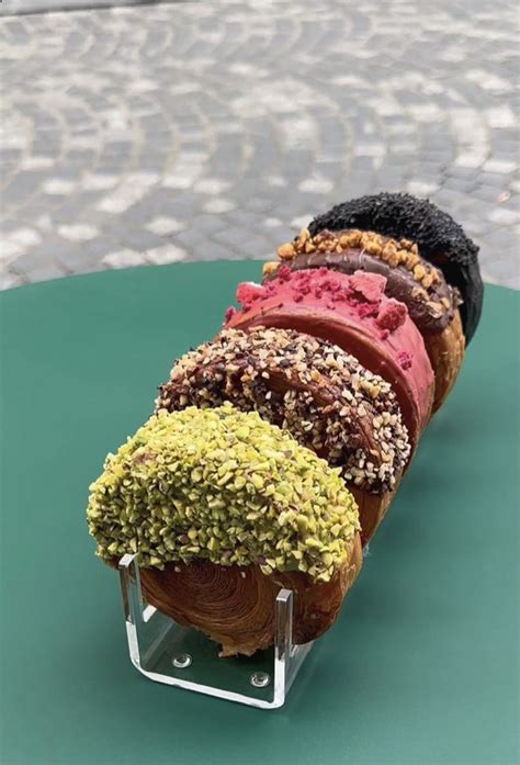 Zmajeve rolice slaščičarne Fétiche Patisserie