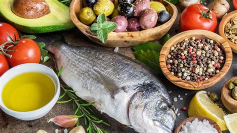 sveže ribe in zelenjava za pripravo juhe