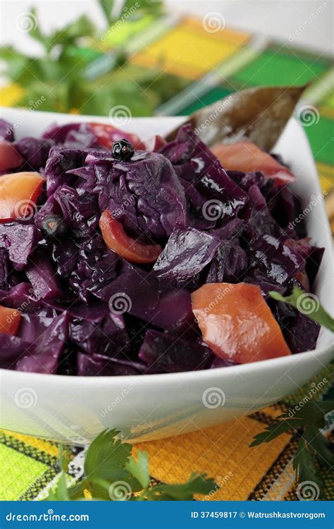 Thematic photo of a bowl of stewed red cabbage, garnished.