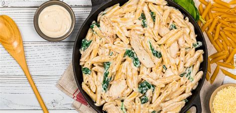 pripravljene sestavine za testenine z gobami in piščancem