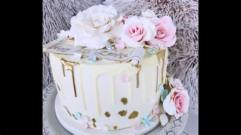 Dekoracija torte s smetano in sadjem