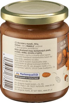 pripravljen domači mandljev namaz v kozarčku