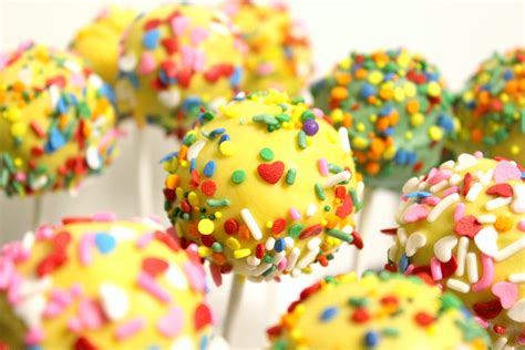 Tematska fotografija različnih cake popsov