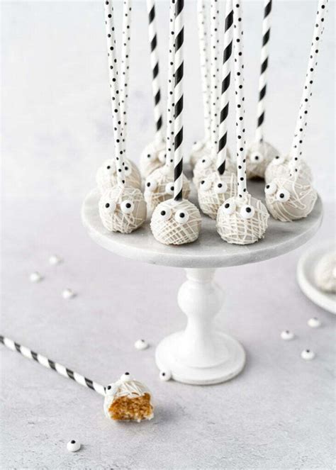 Fotografija: Cake Pops mumije z očmi