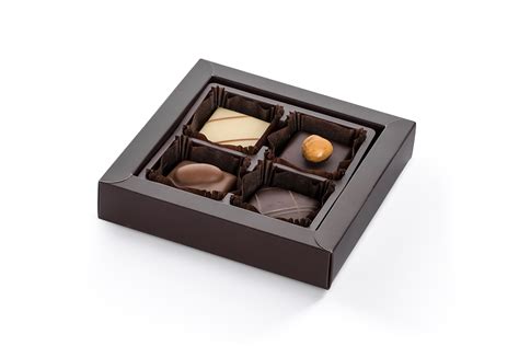 izdelki Berryshka: steklenice gina, likerjev in čokoladni pralineji