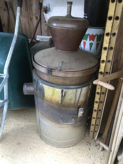 Shematski prikaz tradicionalnega bakrenega kotla za žganjekuho
