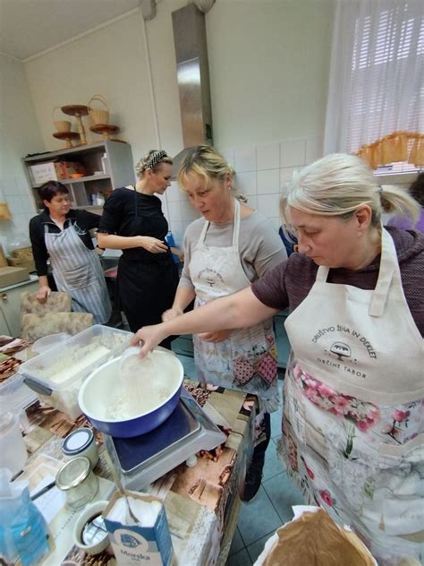 Fotografija kmetije Kravos, polja žitaric ali procesa peke kruha