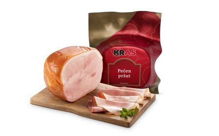 Narezan kuhan in pečen pršut na pladnju