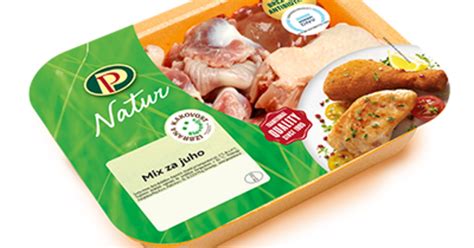 Pregled vseh sestavin za pripravo piščančje obare in zdrobovih žličnikov