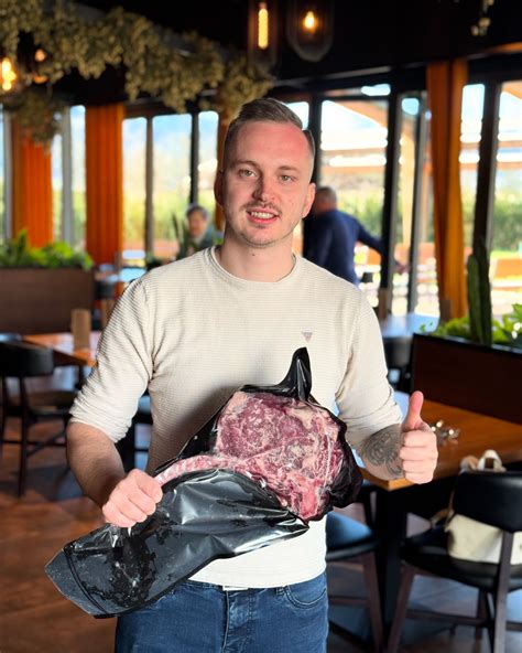 pogled od blizu na sočen pečen steak