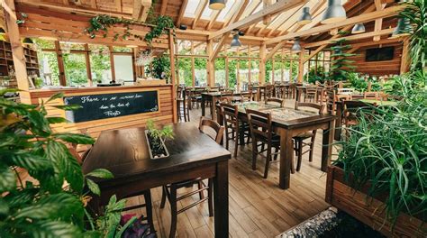 Fotografija hotelskega vrta v Garden Village Bled z zelenjavo in zelišči