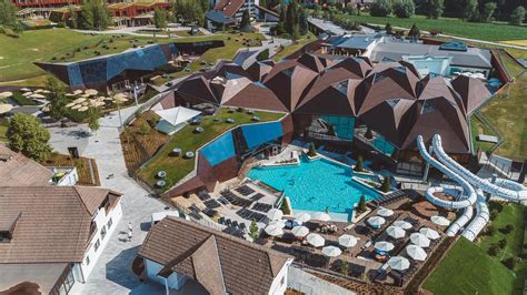 Tematska fotografija: Panoramski pogled na Terme Olimia z bazeni in glamping naseljem