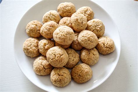 Sestavine za kokosove kroglice (Albert keksi, kokosova moka, sladkor, kakav, margarina, rum)