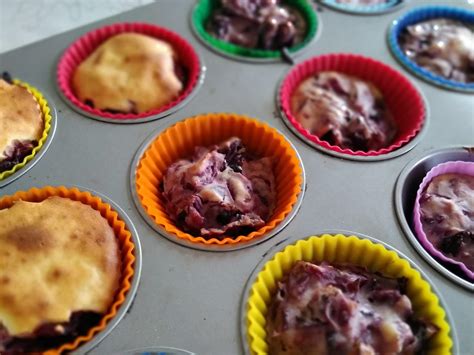 pečeni muffini z rdečim zeljem