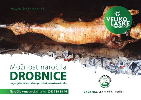 Prikaz svežega kunčjega mesa na tržnici ali v mesnici