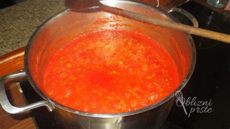 fotografija sestavin za paradižnikovo omako