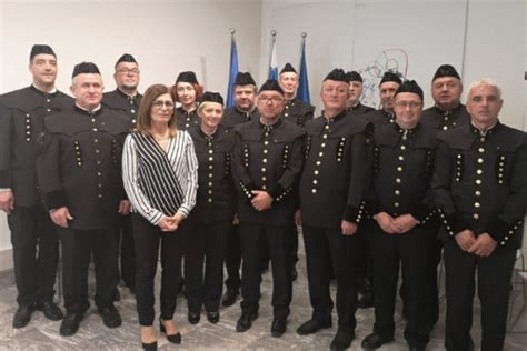 Člani RMED Perkmandeljc v rudarskih uniformah na slovesnosti