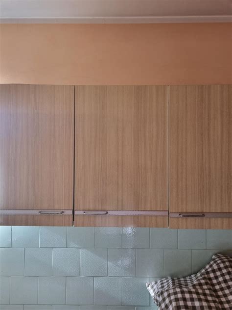 zlato rjavo ocvrte kanelone na kuhinjski brisački