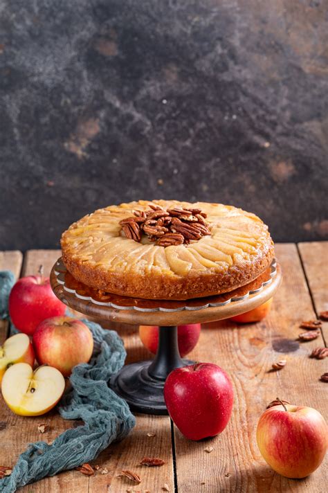 Jabolčna torta pred peko v pekaču