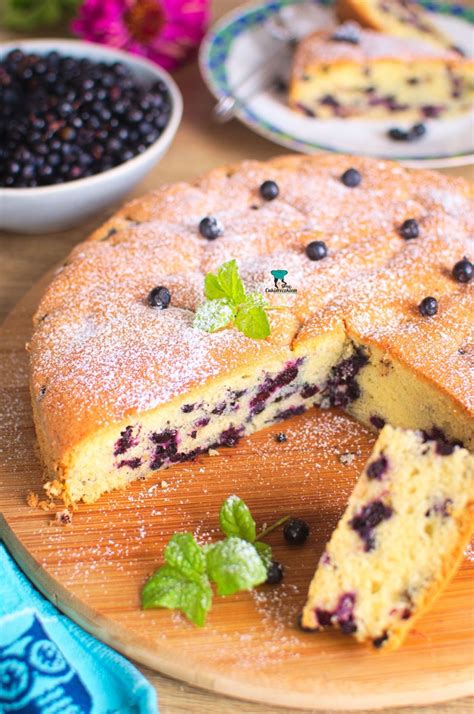 slika sklede kamutovega zdroba z jagodami in oreščki