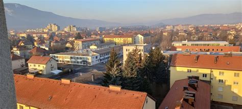 slika kavarne UniCafé z razgledom na Pohorje