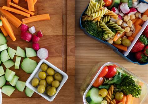 Fotografija različnih veganskih prigrizkov in ploščic Herbalife