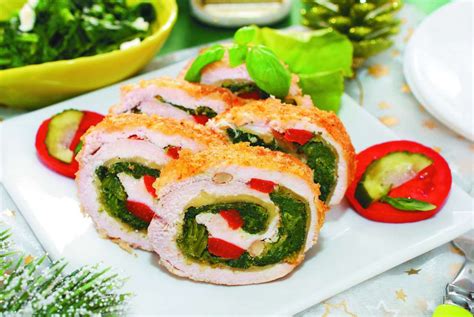 Tematska fotografija piščančje rulade, postrežene z zelenjavo